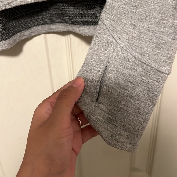 Reebok Sweater - Picture 5 of 6